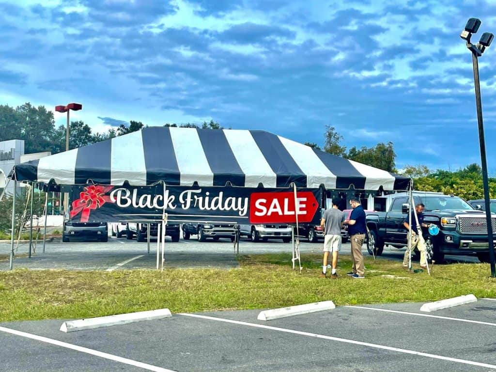 Customer promotional balloons and tent rentals in Alachua - Giant Promotions